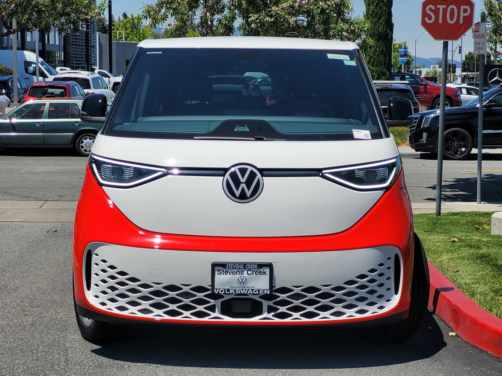 2025 Volkswagen ID. Buzz Pro S photo 2