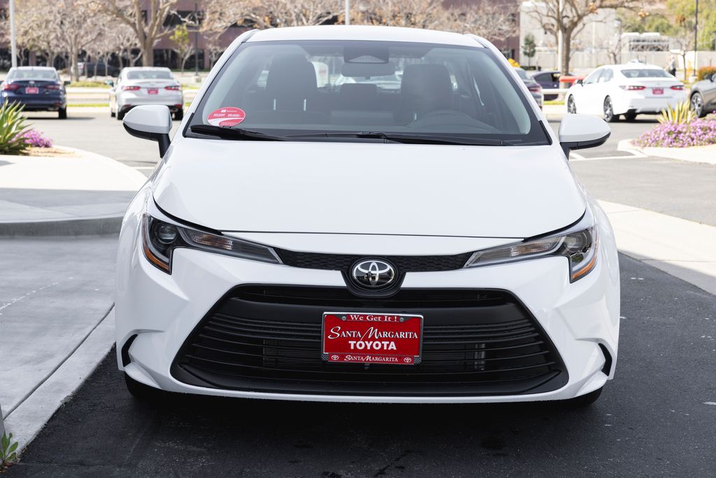 2025 Toyota Corolla LE photo 3