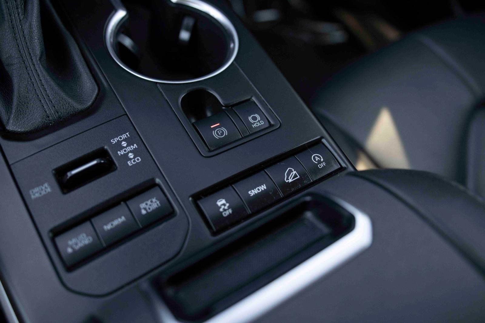 2021 Toyota Highlander XLE photo 9