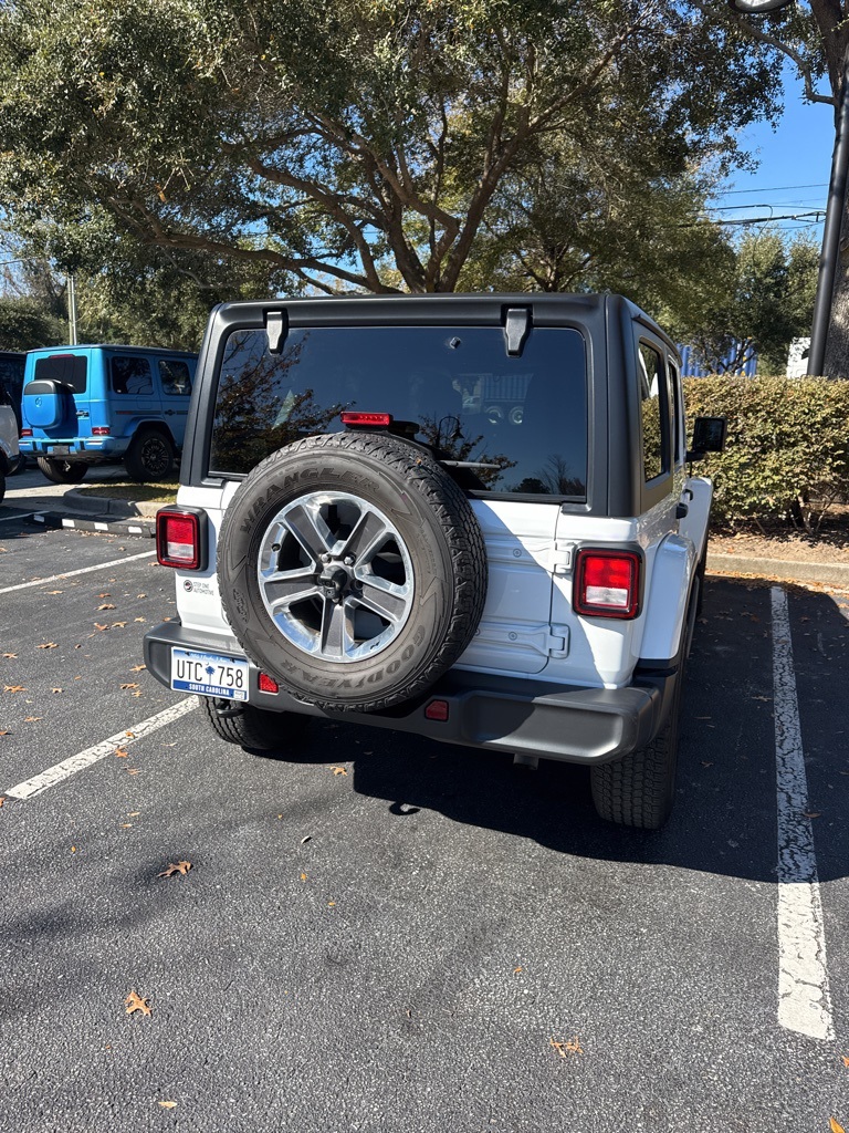 2022 Jeep Wrangler Unlimited Sahara photo 2