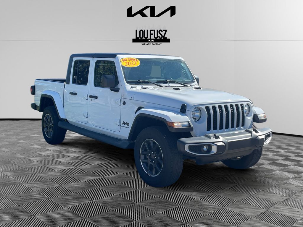 2023 Jeep Gladiator Sport S's photo