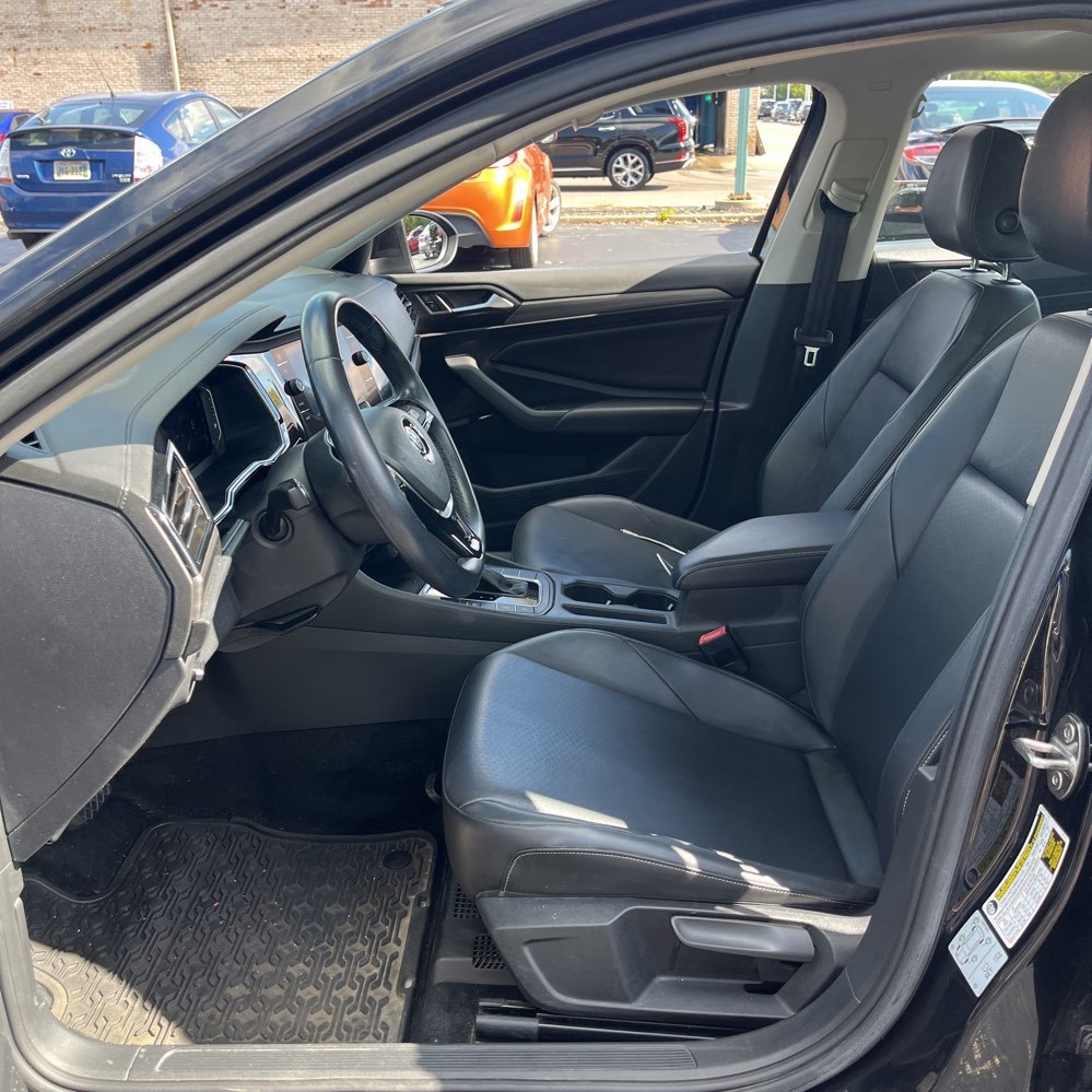 2019 Volkswagen Jetta SEL photo 2