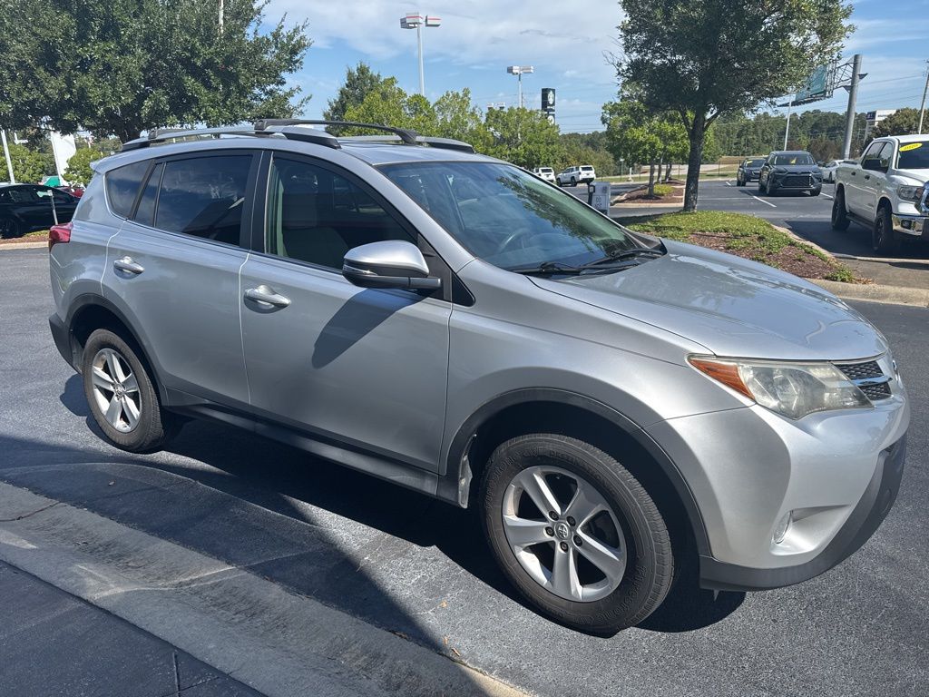 2014 Toyota RAV4 XLE photo 2