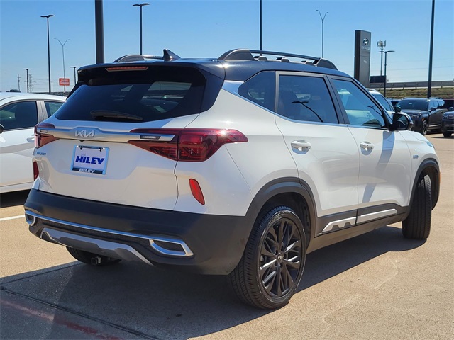 2022 Kia Seltos Nightfall Edition photo 2