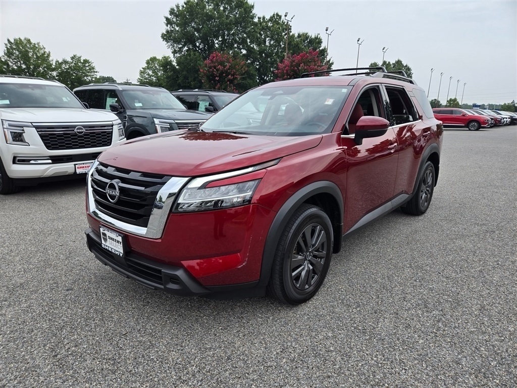 2022 Nissan Pathfinder SV photo 2