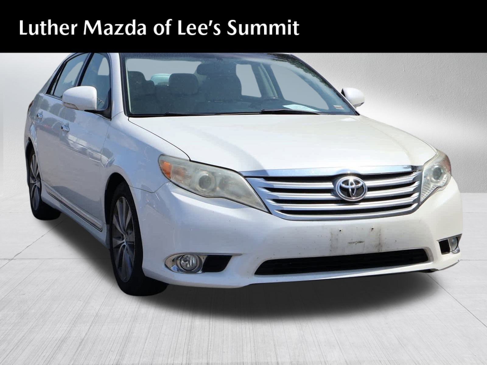 2011 Toyota Avalon Limited's photo