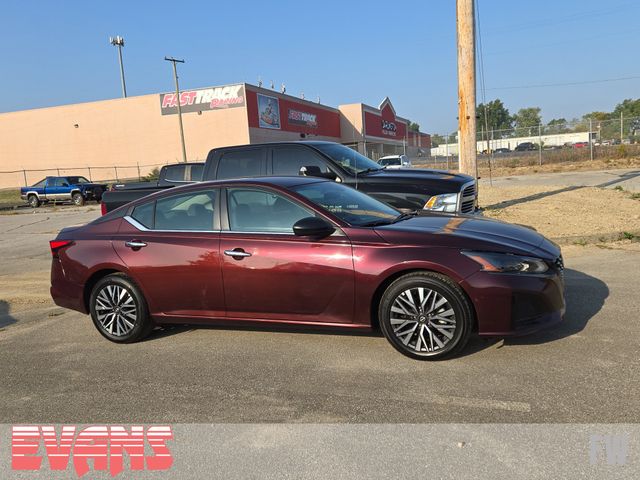 2024 Nissan Altima 2.5 SV photo 2