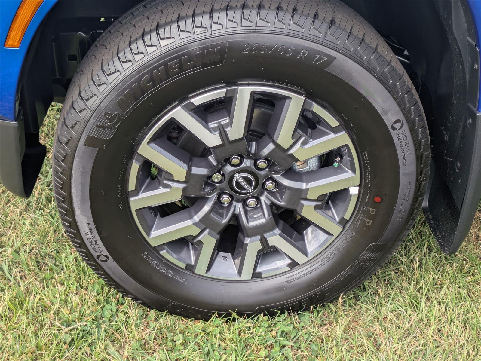2026 Nissan Frontier SV photo 9