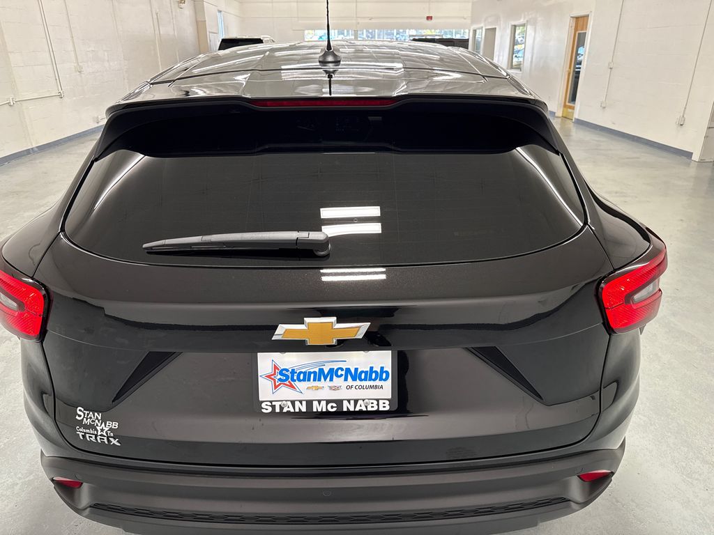 2025 Chevrolet Trax LS photo 6