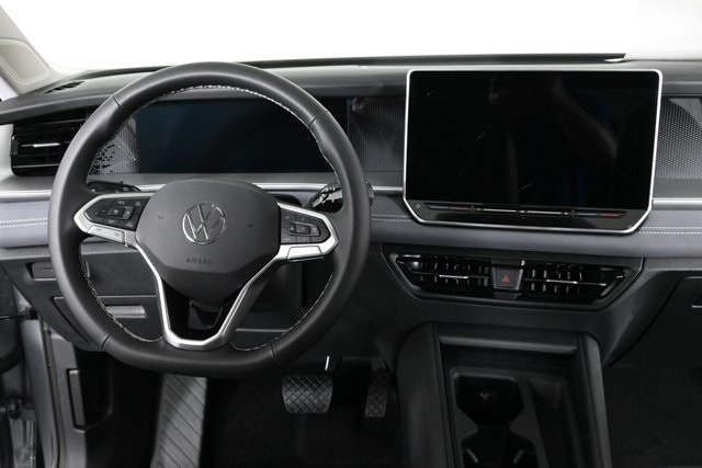 2025 Volkswagen Tiguan SE photo 3