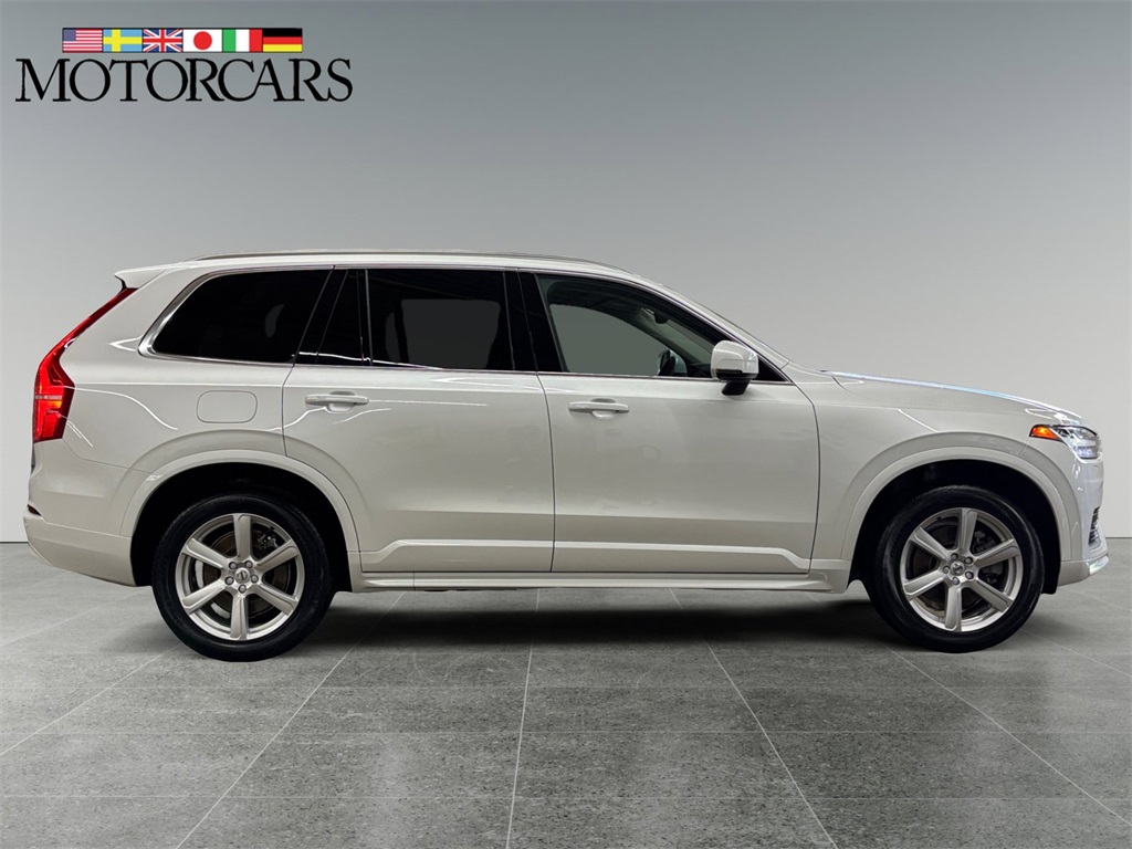 2023 Volvo XC90 B5 Core photo 2