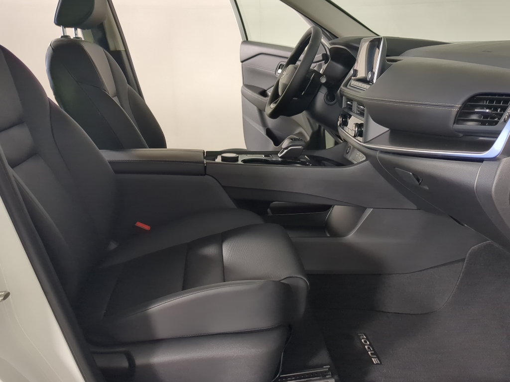 2026 Nissan Rogue SV photo 14