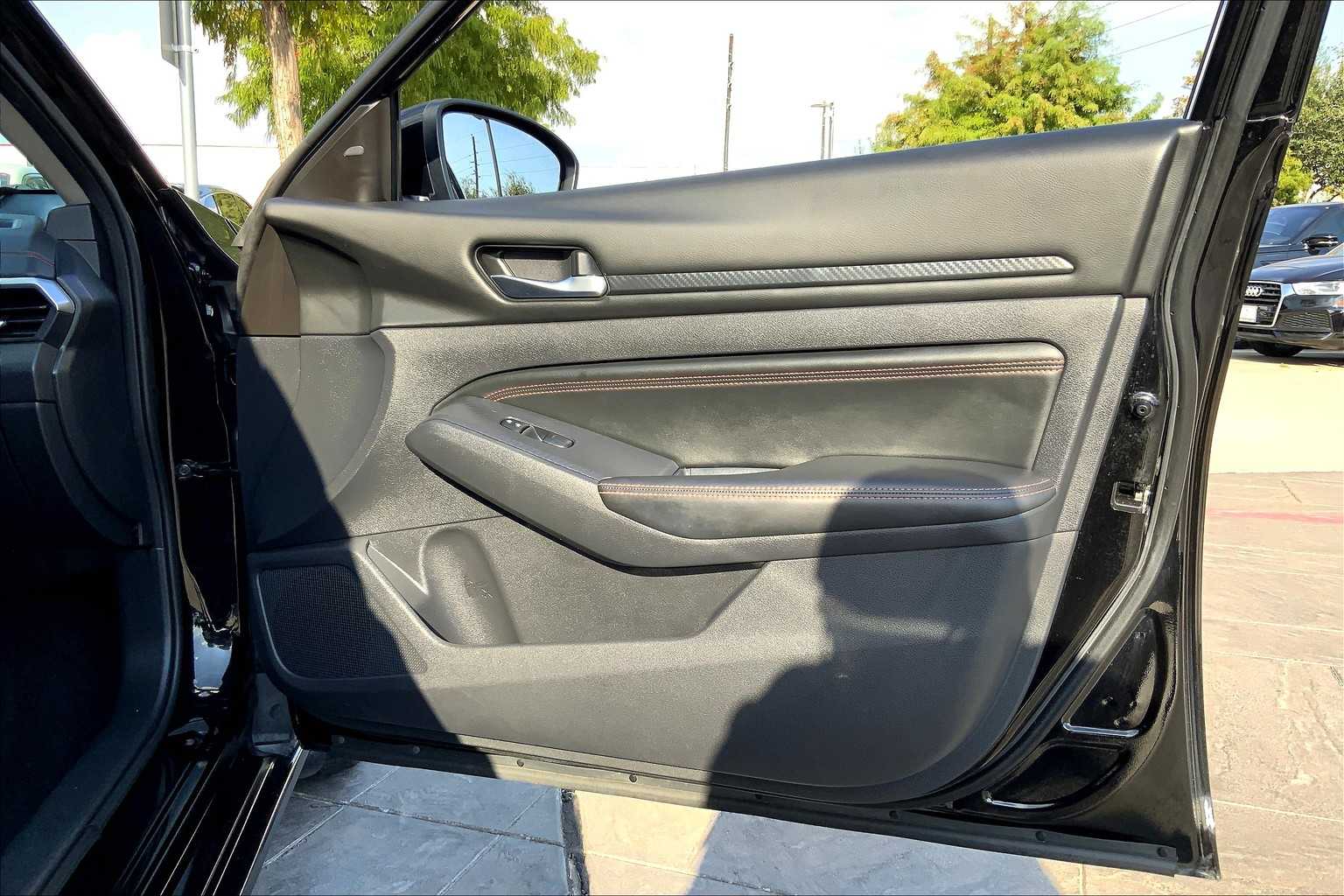 2019 Nissan Altima 2.5 SR photo 22