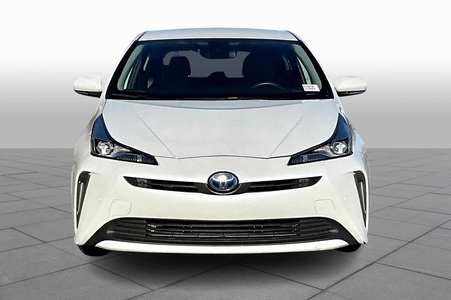 2022 Toyota Prius LE photo 3