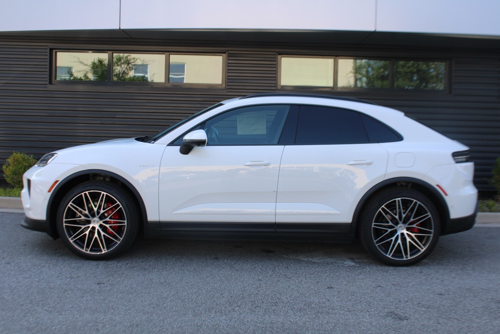 2025 Porsche Macan Electric photo 2