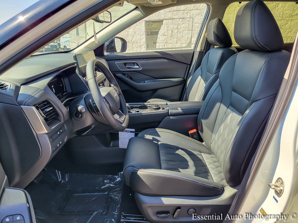 2025 Nissan Rogue Platinum photo 8