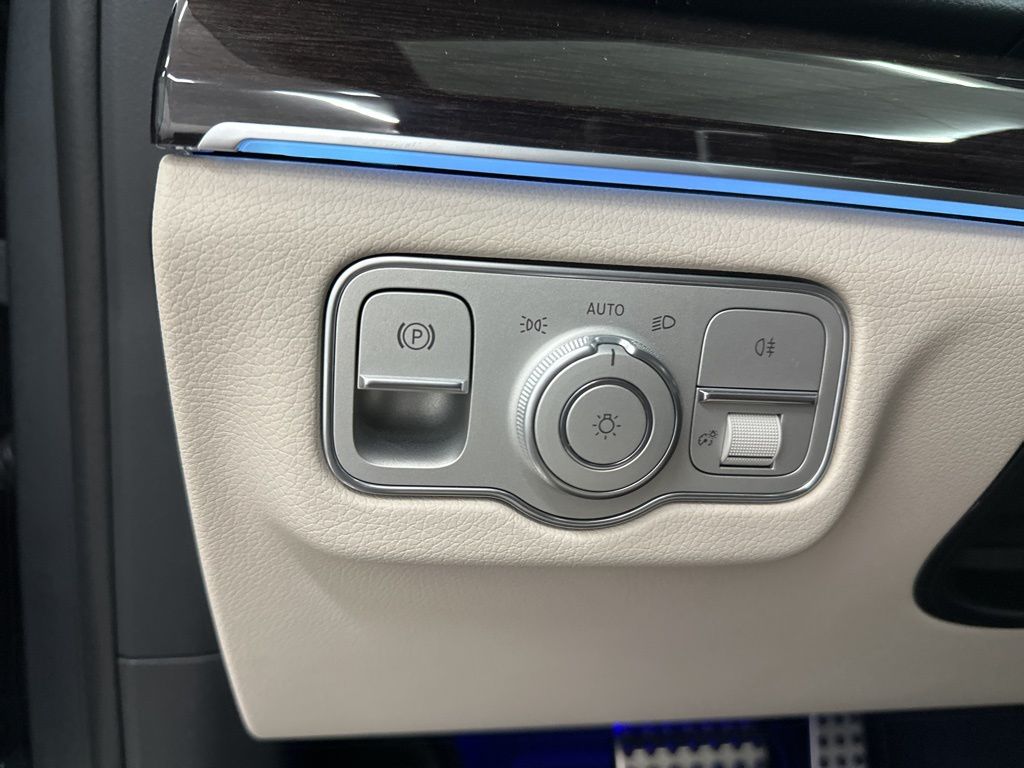 2026 Mercedes Benz GLS 450 4MATIC photo 14
