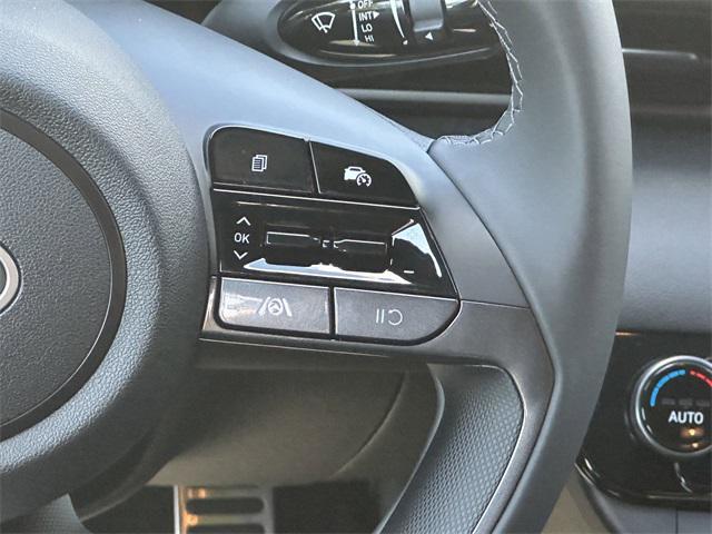 2025 Hyundai Elantra SEL Sport photo 24