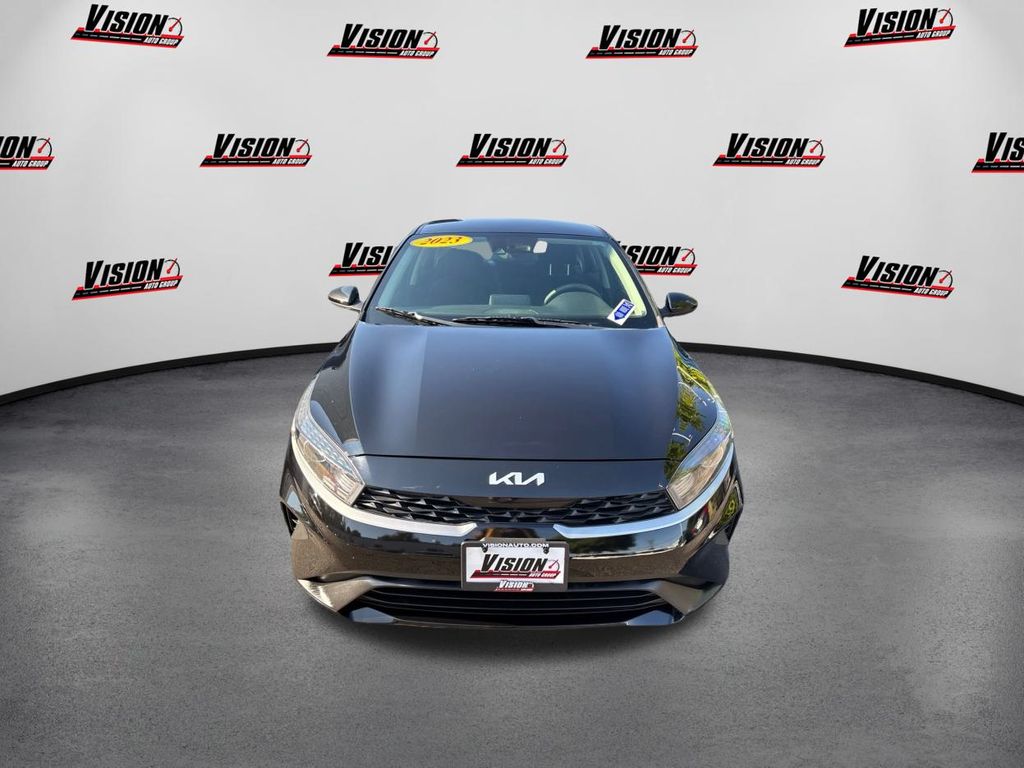 2023 Kia Forte LXS photo 2