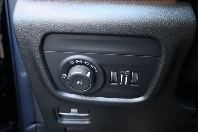 2025 Jeep Grand Cherokee Limited photo 13