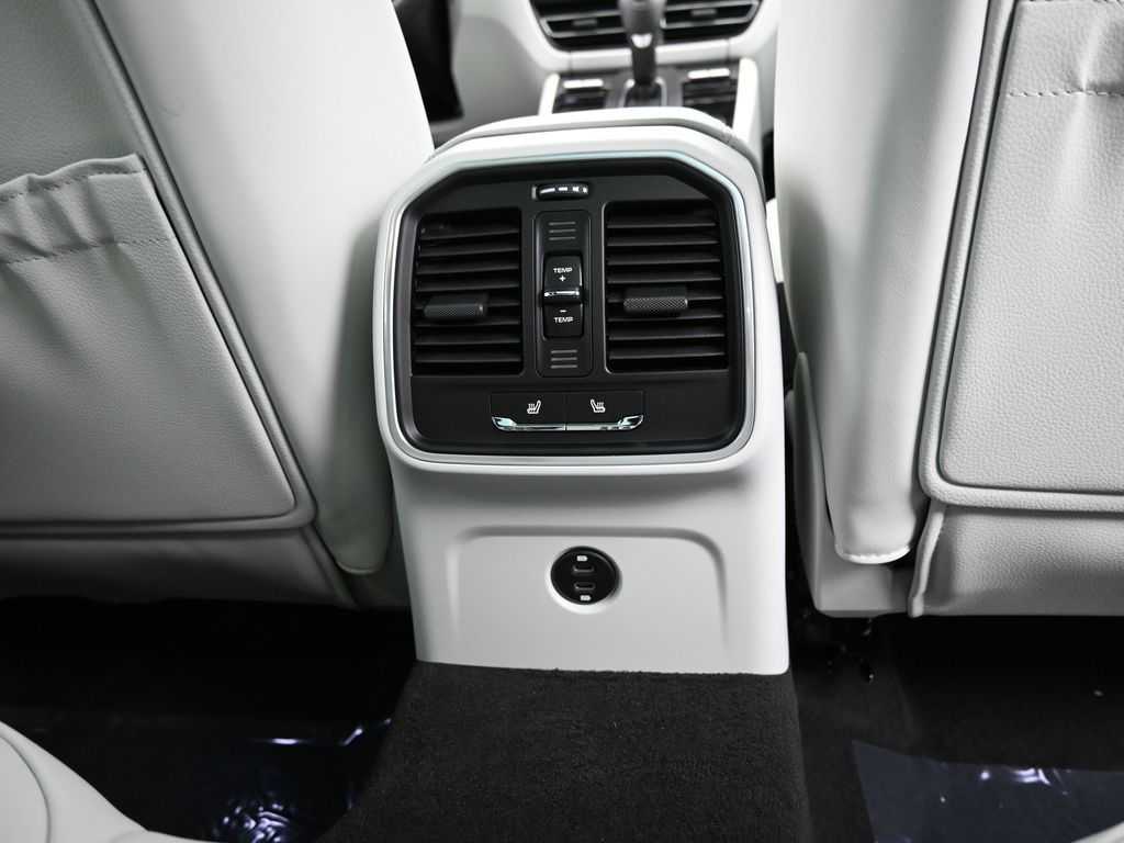 2026 Porsche Macan T photo 20