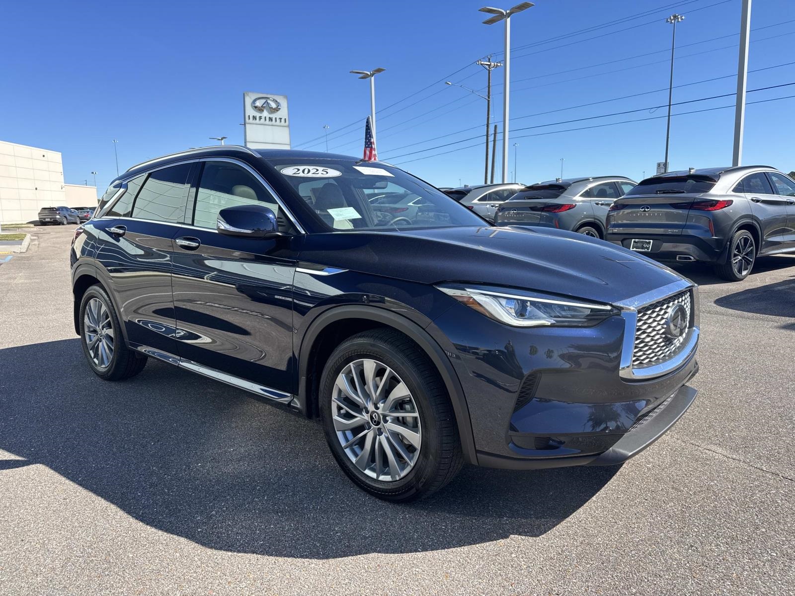 2025 Infiniti QX50 Luxe AWD photo 2