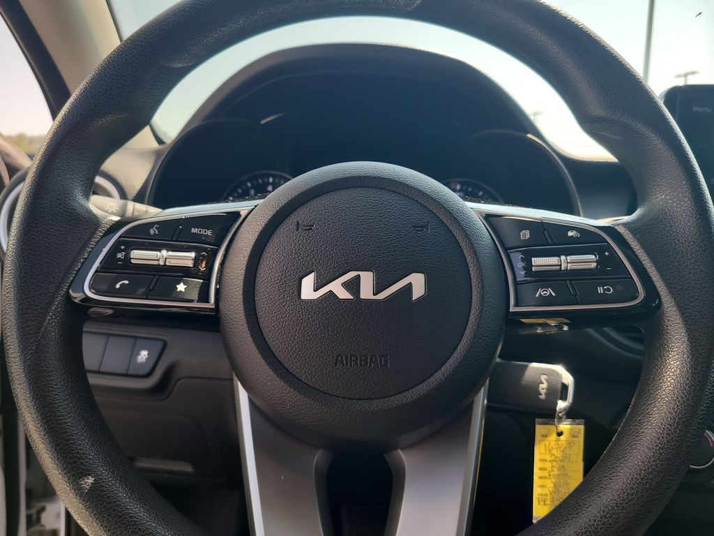 2024 Kia Forte LXS photo 12