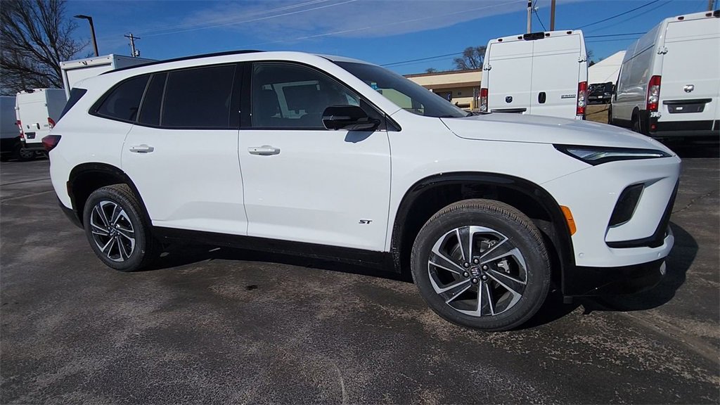 2025 Buick Enclave Sport Touring photo 2