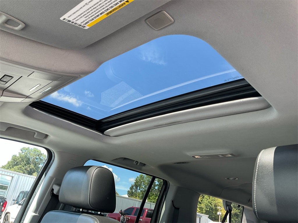 2018 Chevrolet Suburban LT photo 21