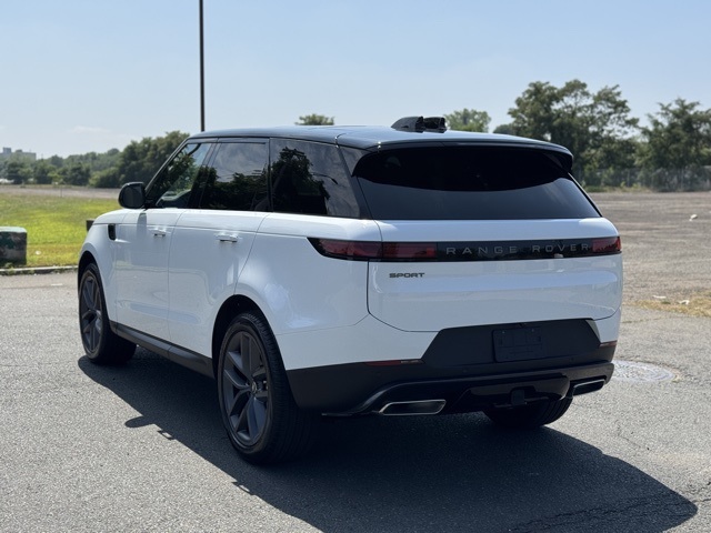 2025 Land Rover Range Rover Sport SE photo 3