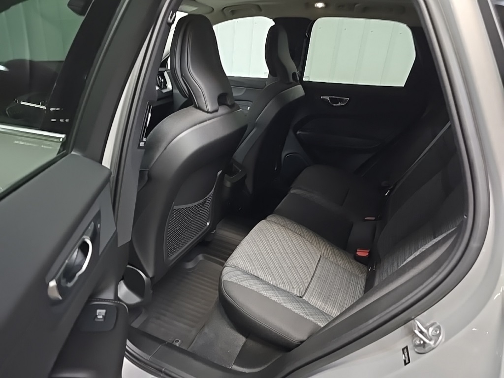 2023 Volvo XC60 B5 Core photo 30