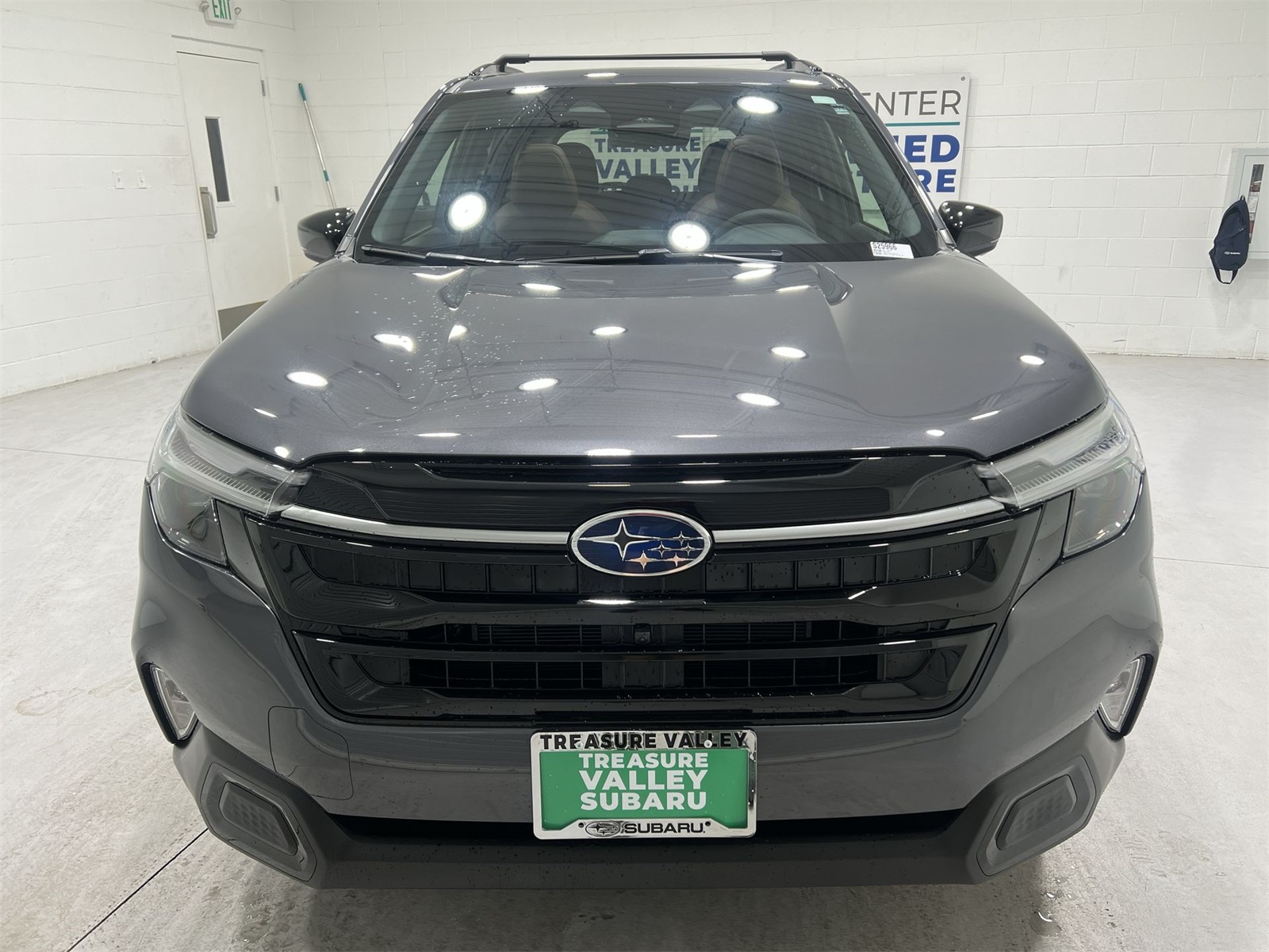 2025 Subaru Forester Touring photo 2