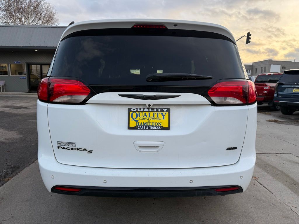 2020 Chrysler Pacifica Touring L photo 4