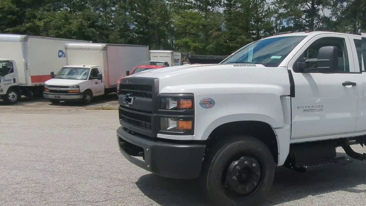 2025 Chevrolet Silverado 4500HD Work Truck photo 4