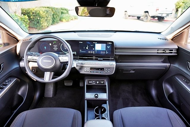 Used 2024 Blue Hyundai SE image 18