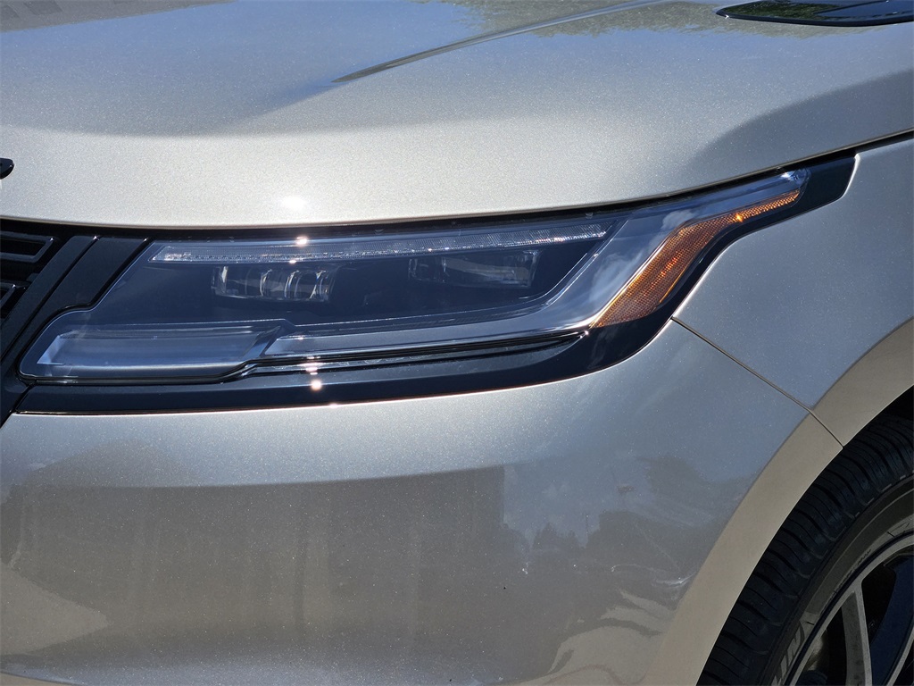 2026 Land Rover Range Rover Velar SE photo 8