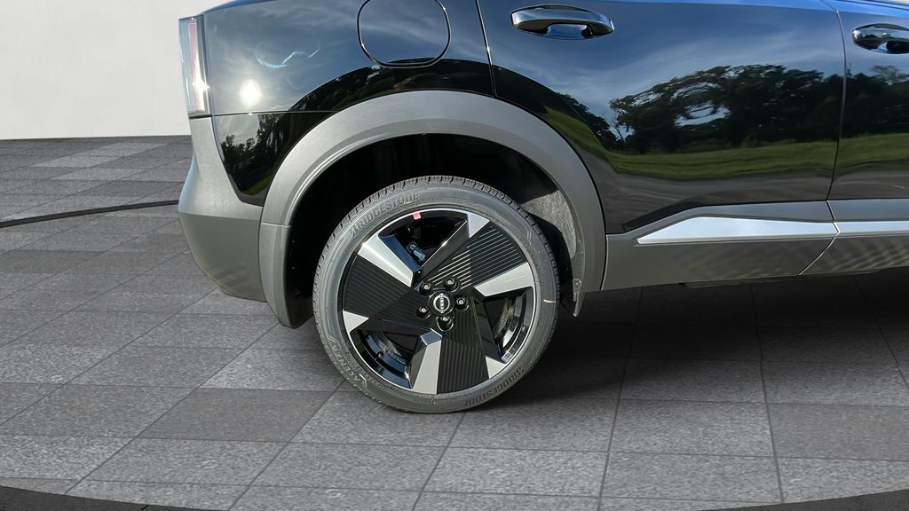 2025 Nissan Kicks SR photo 17