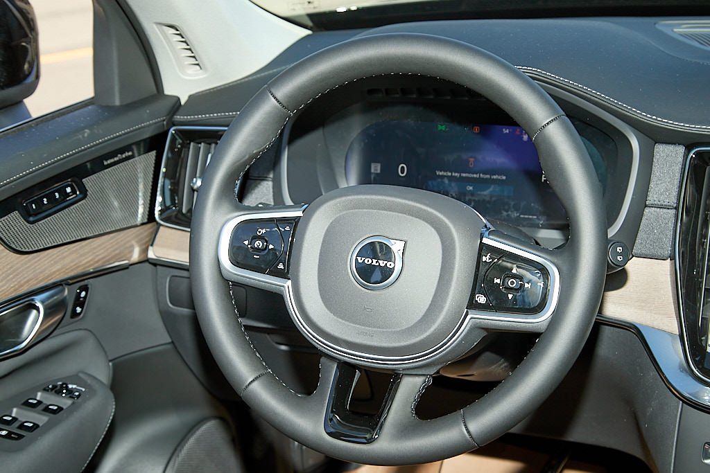 2026 VOLVO XC90 - Image 25