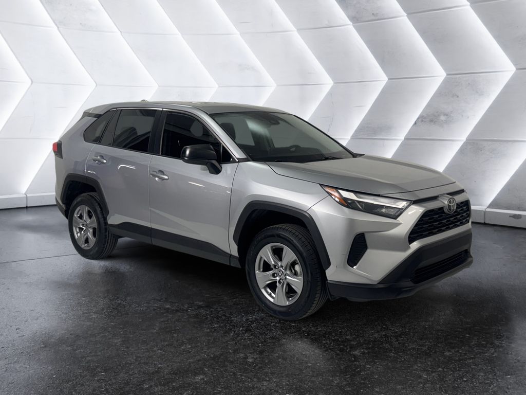 2023 Toyota RAV4 LE's photo