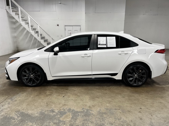 2023 Toyota Corolla SE photo 3