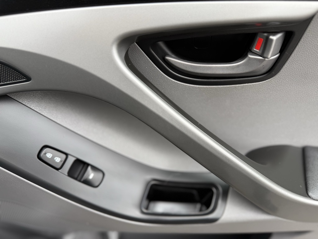 2014 Hyundai Elantra SE photo 18