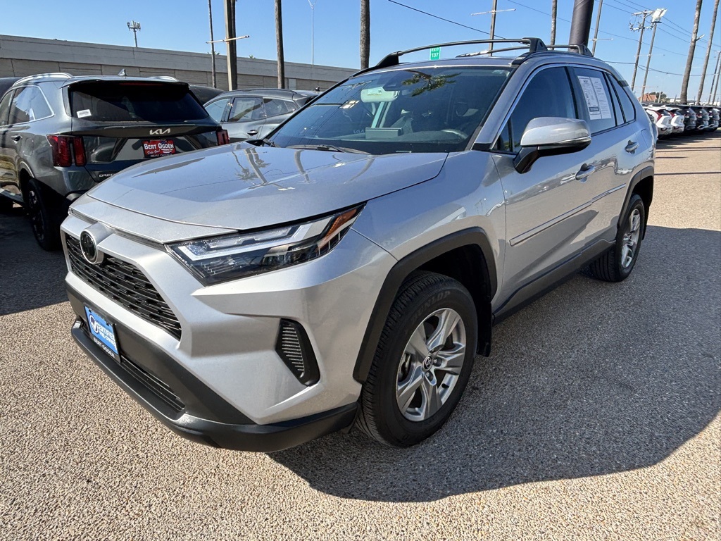 2024 Toyota RAV4 XLE photo 2