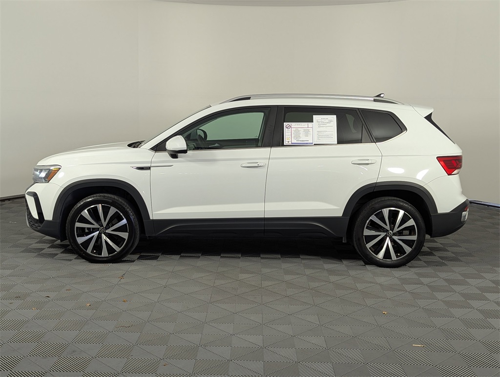 2023 Volkswagen Taos SE photo 3