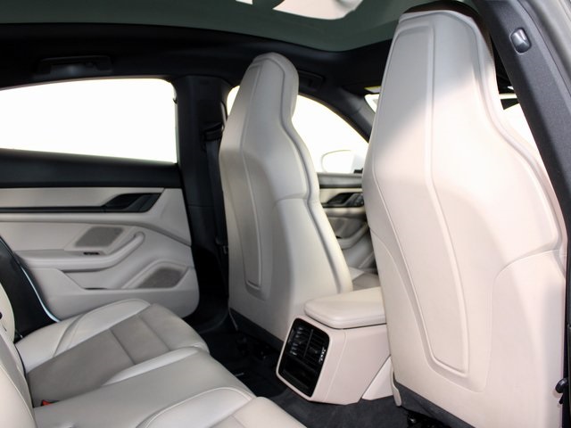 2023 Porsche Taycan photo 25