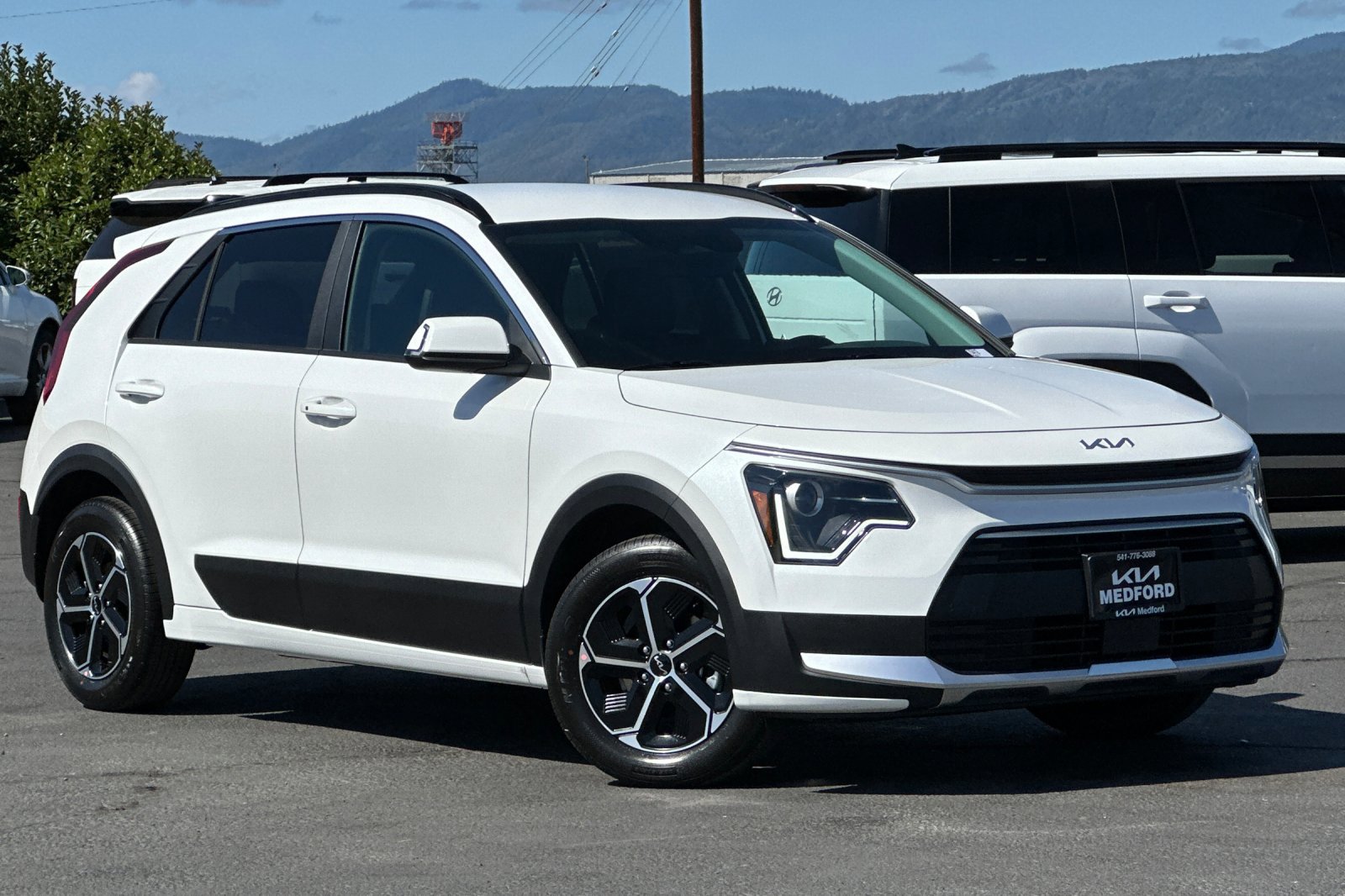 2025 Kia Niro EX photo 2