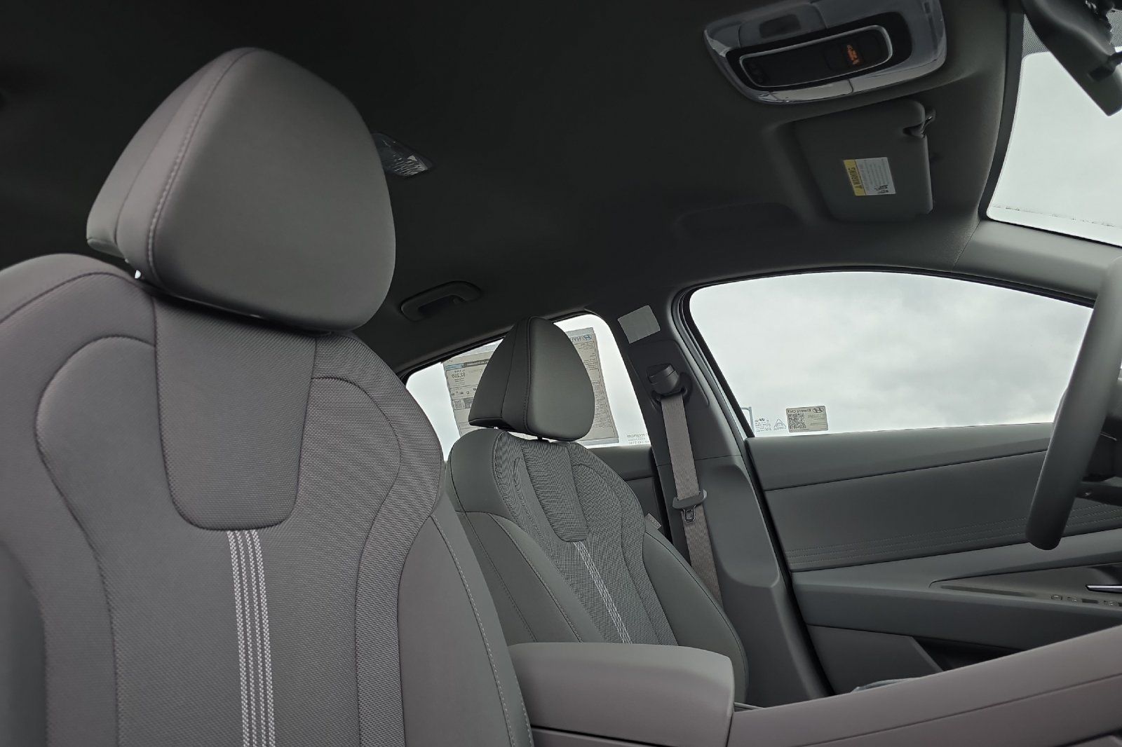 2025 Hyundai Elantra SE photo 15