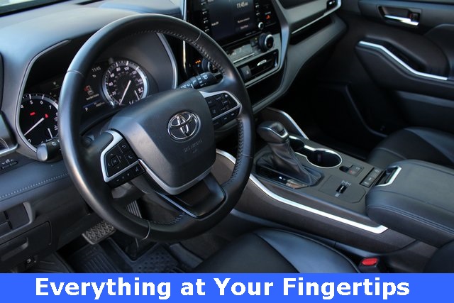 2022 Toyota Highlander XLE photo 2