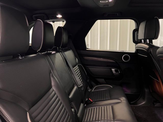 2020 Land Rover Discovery HSE Luxury photo 15