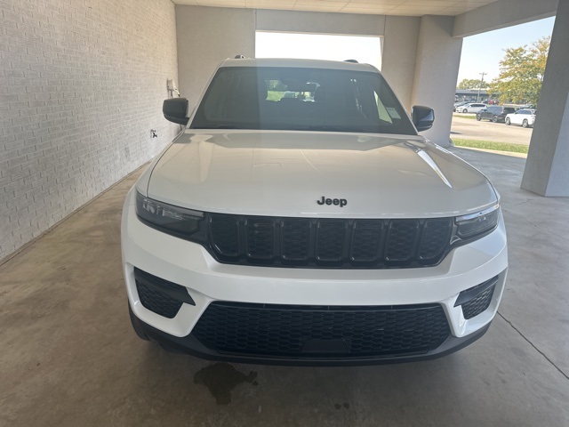 2025 Jeep Grand Cherokee Altitude photo 7
