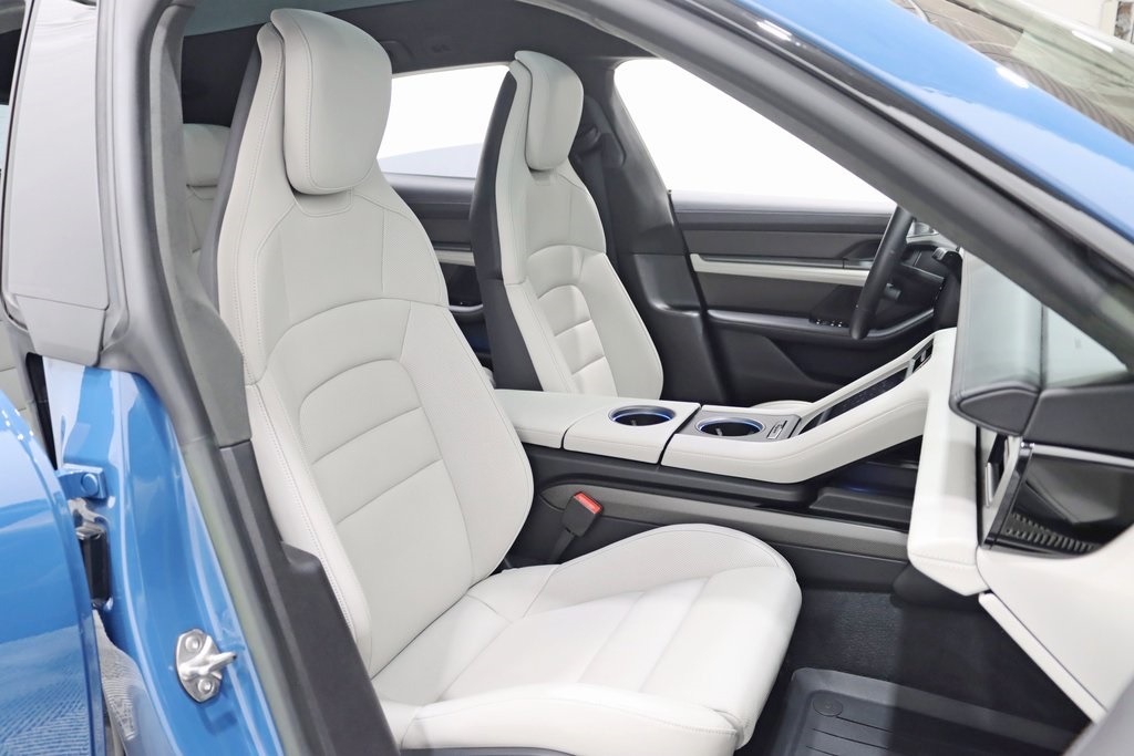 2022 Porsche Taycan Cross Turismo Turbo photo 25